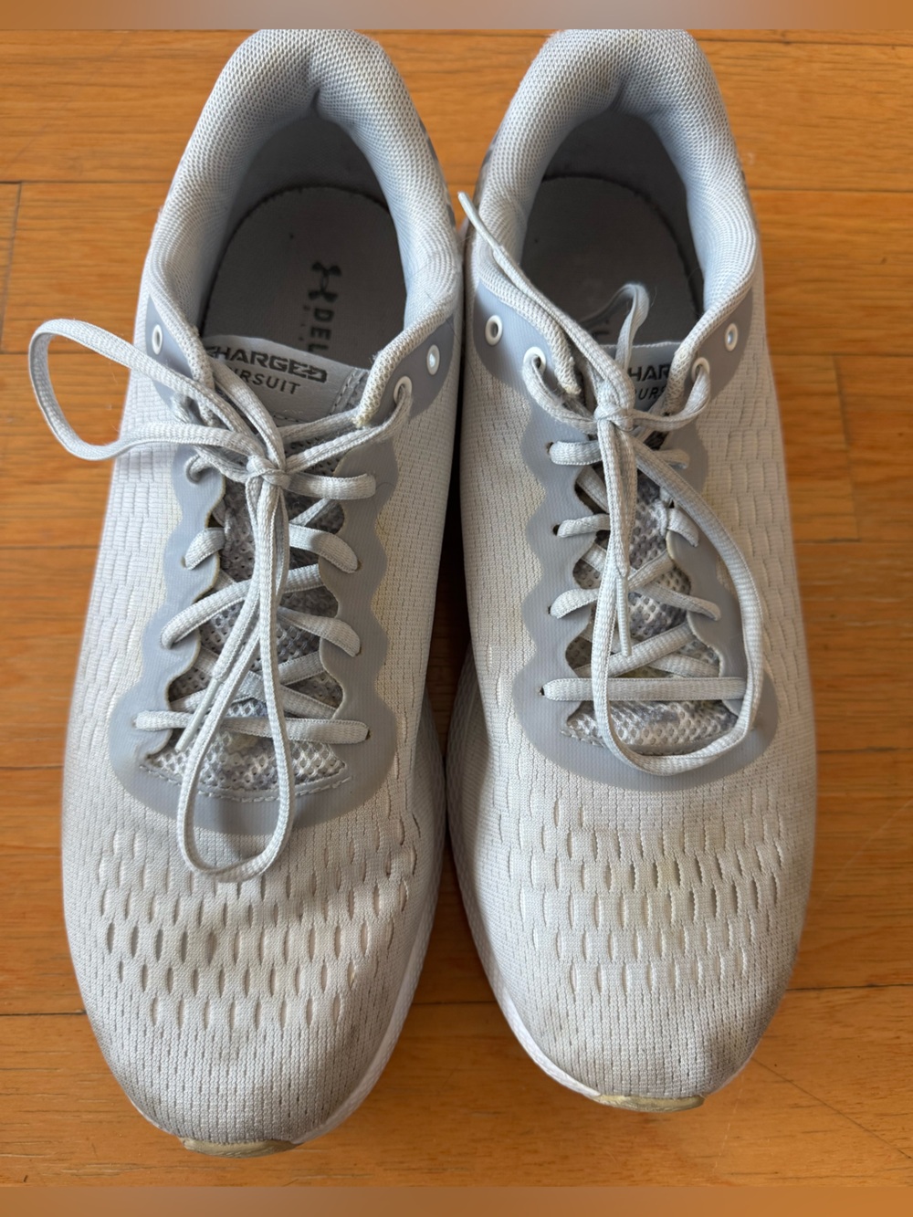 Under Armour Light Gray Mesh Training Sneakers. Charged Pursuit